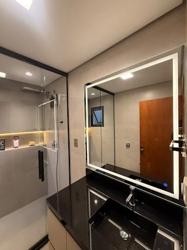 Espelho cristal com LED — obra da Oliveira Vidros em Vila Rica · Gravataí