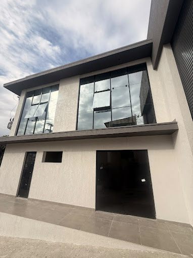 Fechamento de vidro instalado pela Oliveira Vidros em Gravataí/RS